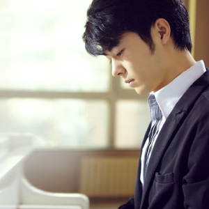 女人偷拍自感自摸黄色片
